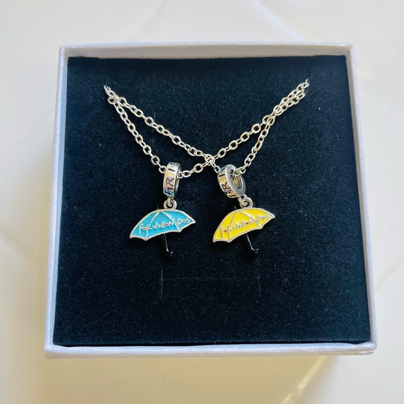 FRIENDS TV SHOW NECKLACES - Picture 4 of 5